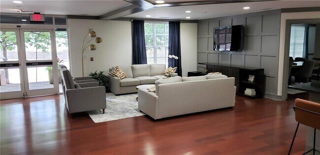 Building Photo - 1101 Juniper St NE