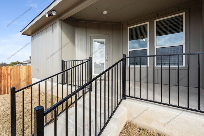 Building Photo - $250 OFF FIRST MONTHS RENT