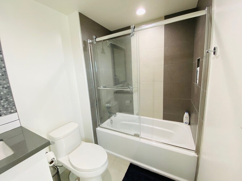 Building Photo - 855 N McCadden Pl