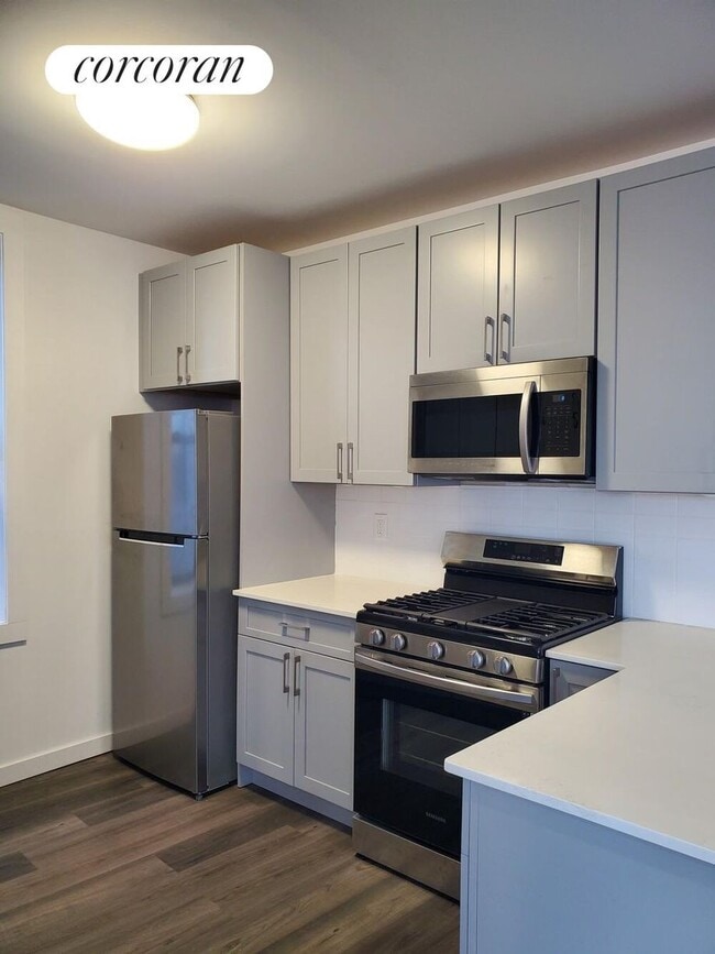 Building Photo - 720 Riverside Dr