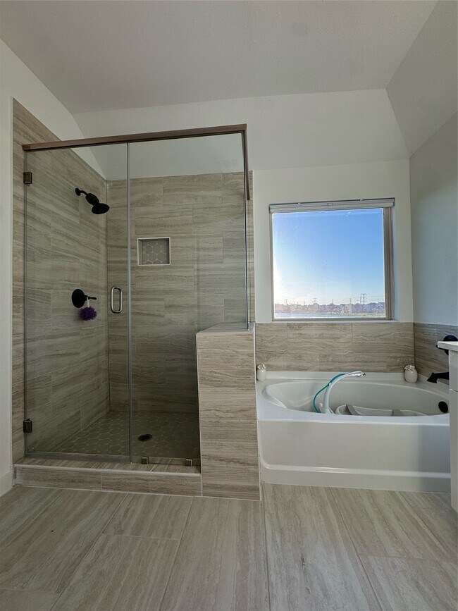 Building Photo - 6630 Escondido Dr