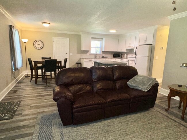 Building Photo - 1205 Furches Ave