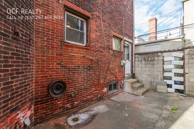 Building Photo - Two Bed Girard Estates Townhome