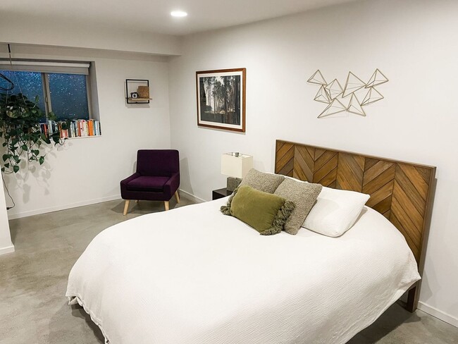 Building Photo - 2bd/3.5ba Seattle Townhouse