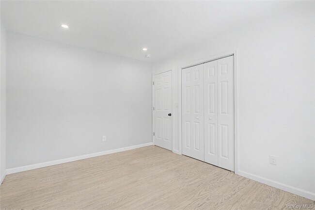 Building Photo - 25 Clinton St