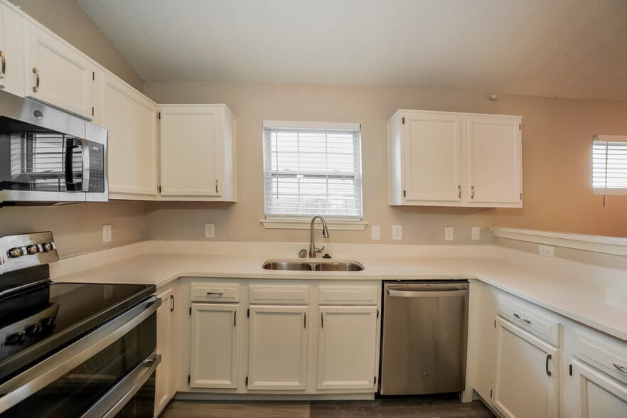 Building Photo - 4312 Village Trace Dr