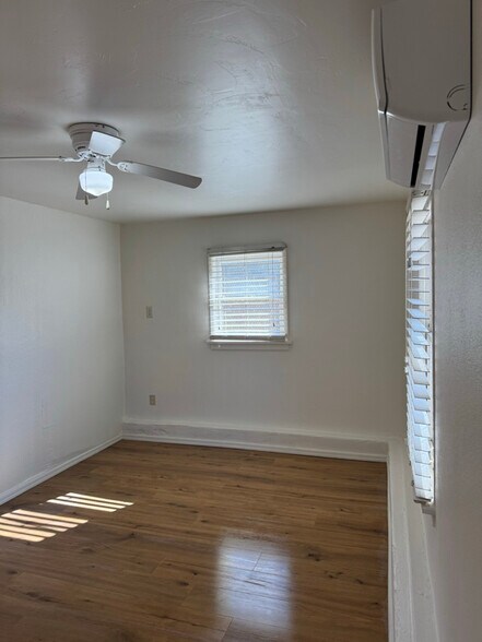 Building Photo - 1540 E Miles St