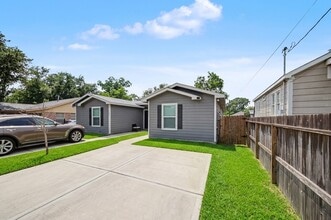 Building Photo - 5409 Nielan St