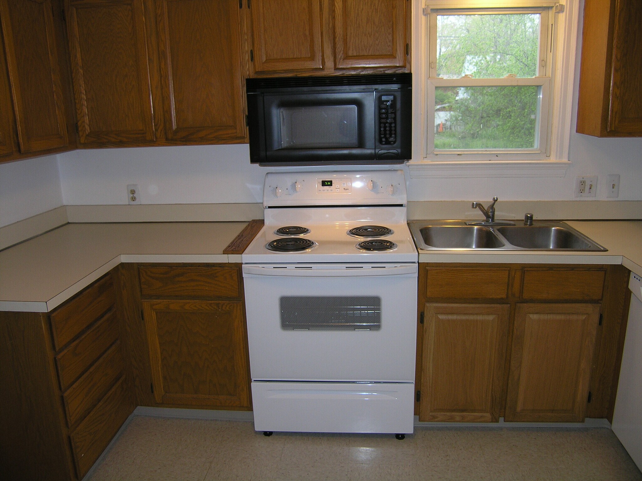 Building Photo - 1343 Rosewood St