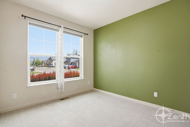 Building Photo - 10406 NE 69th Ave