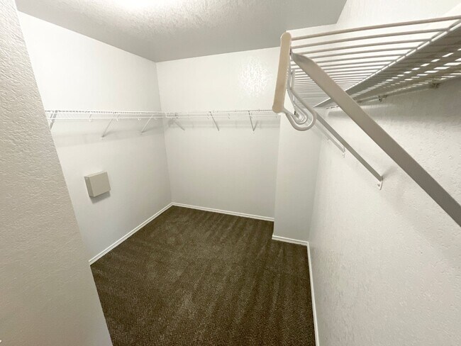 Building Photo - Outstanding 3 bedroom/2.5 bath home in established neighborhood just minutes from Lackland AFB an...