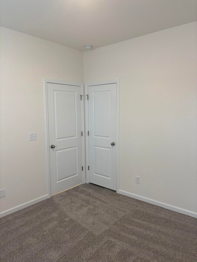 Building Photo - 372 Acorn St