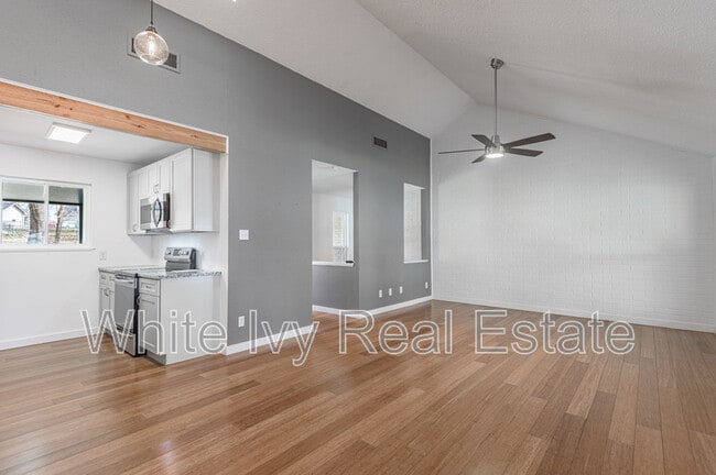 Building Photo - 356 Peach Is Rd