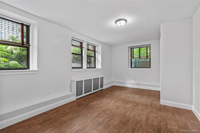 Building Photo - 232 Martine Ave