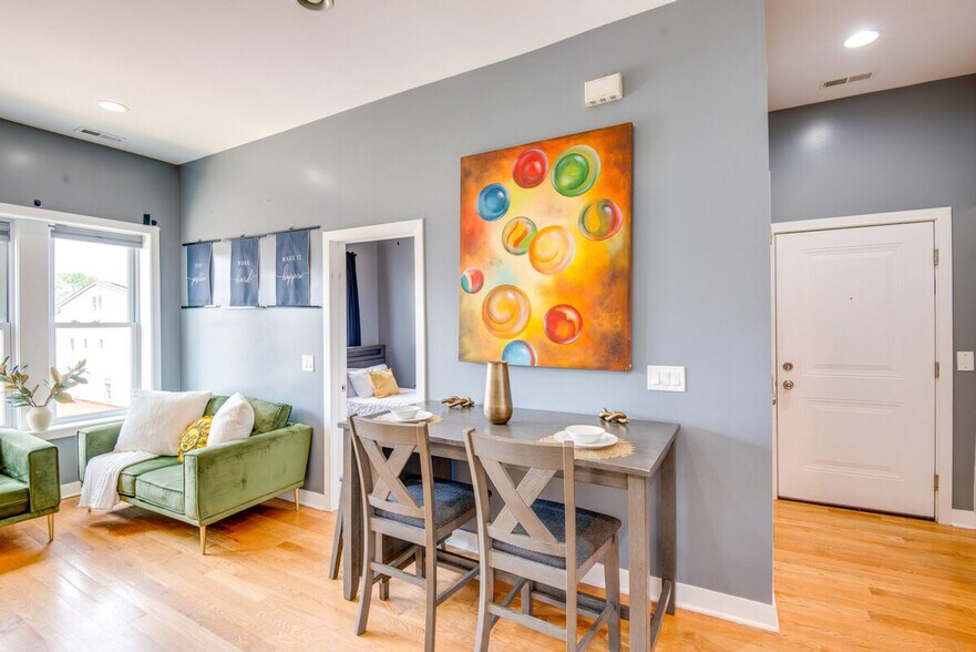 Building Photo - 4241 S Langley Ave