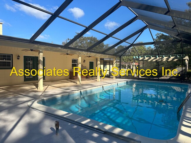 Building Photo - Beautiful Large Home with Screened Pool in Buckingham West!