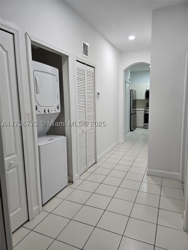 Building Photo - 1656 SE 29th Ct