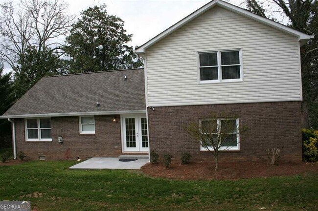 Building Photo - 6 Woodland Dr