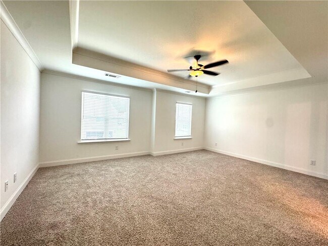 Building Photo - 2955 Vinca Dr