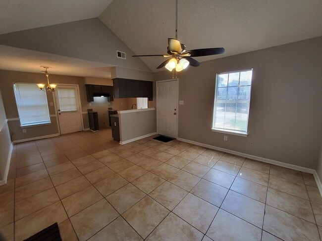 Building Photo - 4582 Summer Creek N