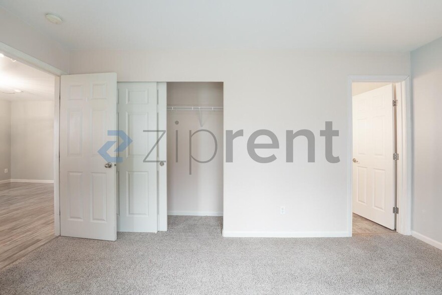 Building Photo - Unit