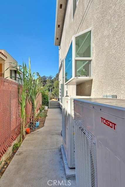 Building Photo - 1234 Lilac Terrace