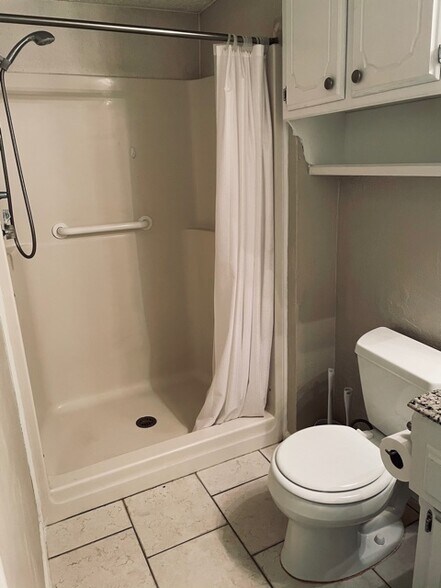 Master Bath - 12401 SW 4th St