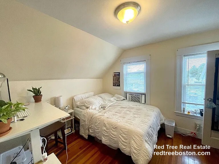 Building Photo - 123 Winthrop St