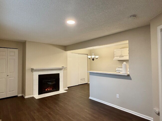 Building Photo - Garden-Level Condo Featuring 1bd/1ba in Desirable Stoney Creek Community. Nicely Updated with New...