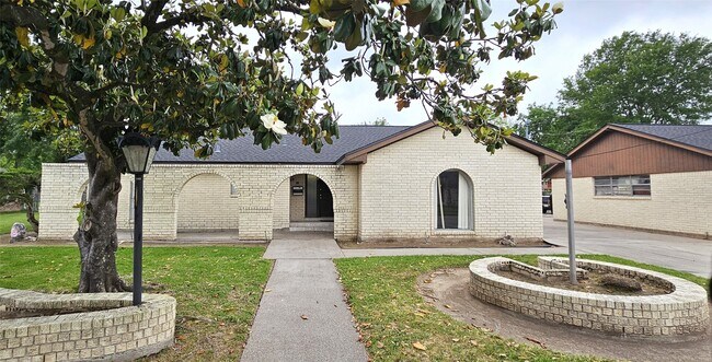 Primary Photo - 1602 Luella Ave