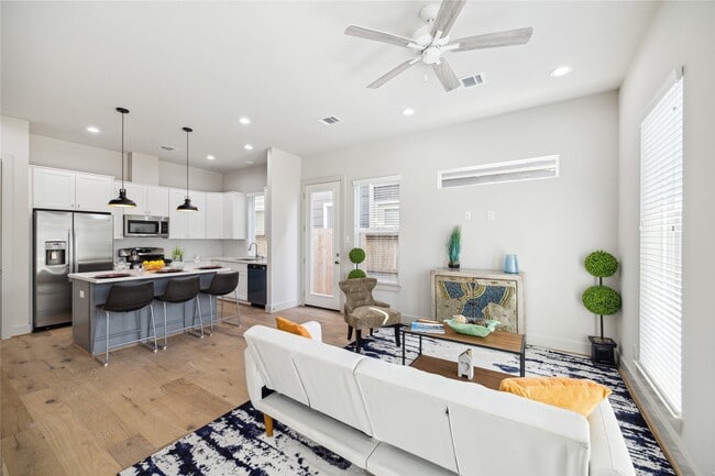 Building Photo - 5233 Hillman St