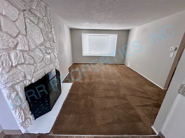 Building Photo - Charming 3-Bed Duplex in Gresham with Spacious 1100 Sq Ft Layout!