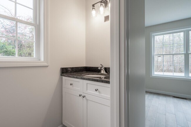 Building Photo - 86 Reservoir Dr