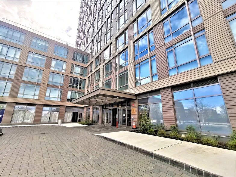 Building Photo - 75 Park Ln S