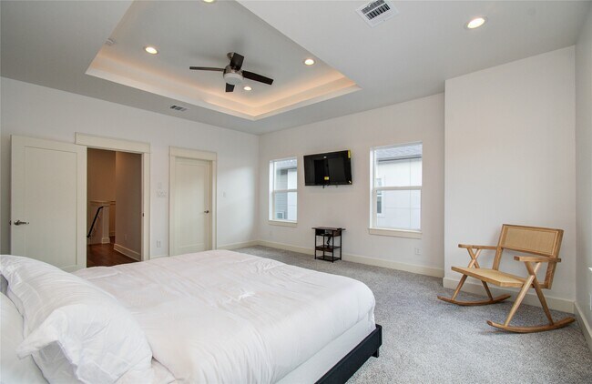 Building Photo - 4311 Marina St