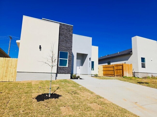 Building Photo - 5006 Cherimoya Ln