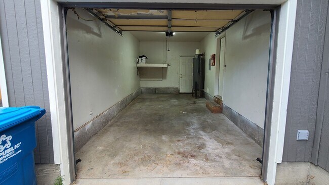 Building Photo - Quartz Ave 3plex/Ariserem-014