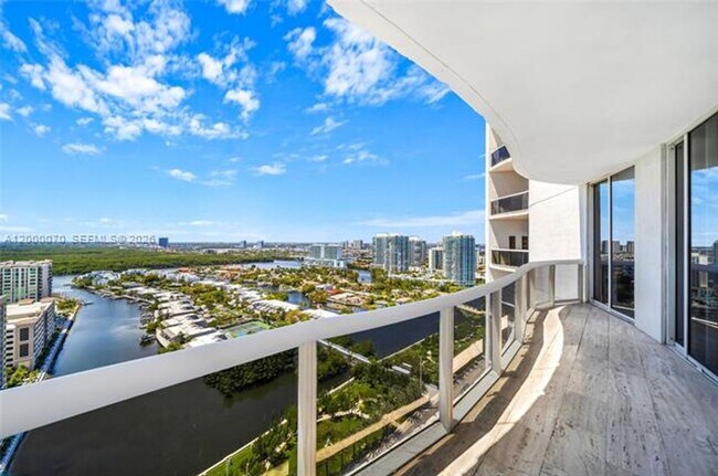 Building Photo - 16001 Collins Ave