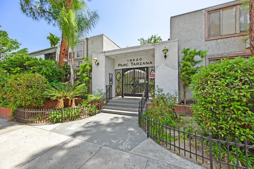 Building Photo - 18620 Hatteras St