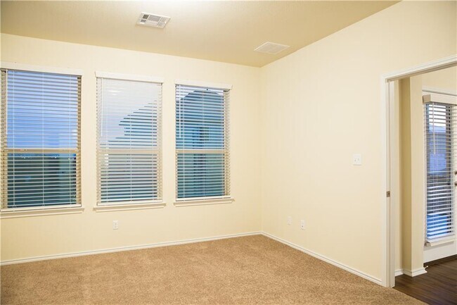 Building Photo - 3651 Sandy Brook Dr