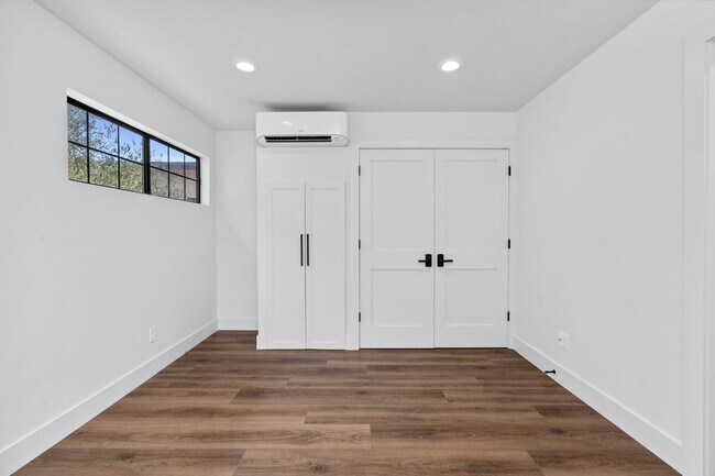 Building Photo - Modern Farmhouse w/ Pool and Paid Utilities