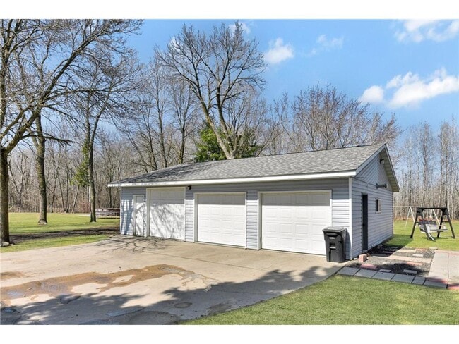 Building Photo - 3 Bedroom, 1 Bath home in Little Falls, MN with 3 car detached (Insulated & Heated) garage