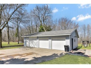 Building Photo - 3 Bedroom, 1 Bath home in Little Falls, MN...