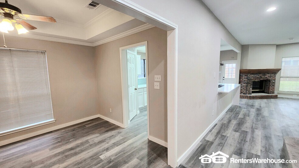Building Photo - 1542 Glenmore Dr