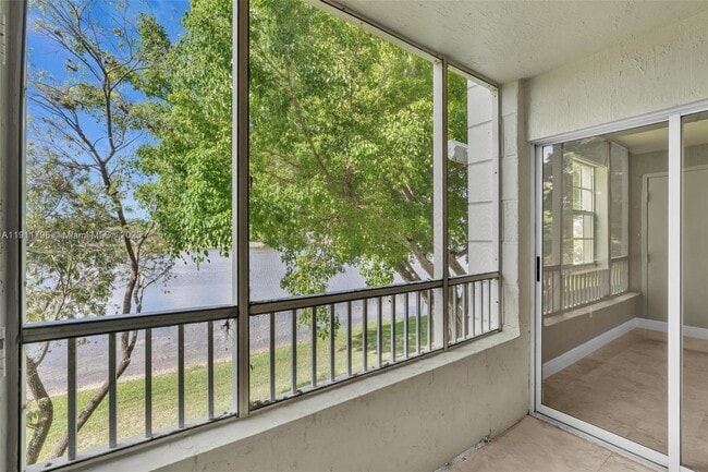 Building Photo - 2820 N Oakland Forest Dr