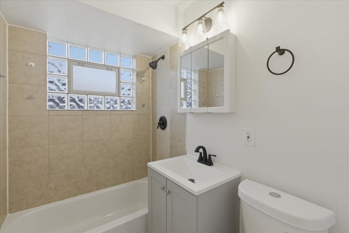 Building Photo - 8921 S Cottage Grove Ave