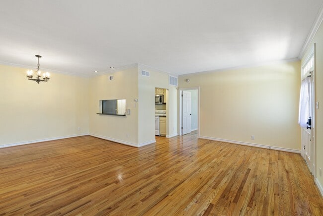 Building Photo - 3208 Cole Ave