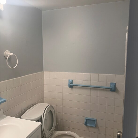 Building Photo - 602 Yeadon Ave