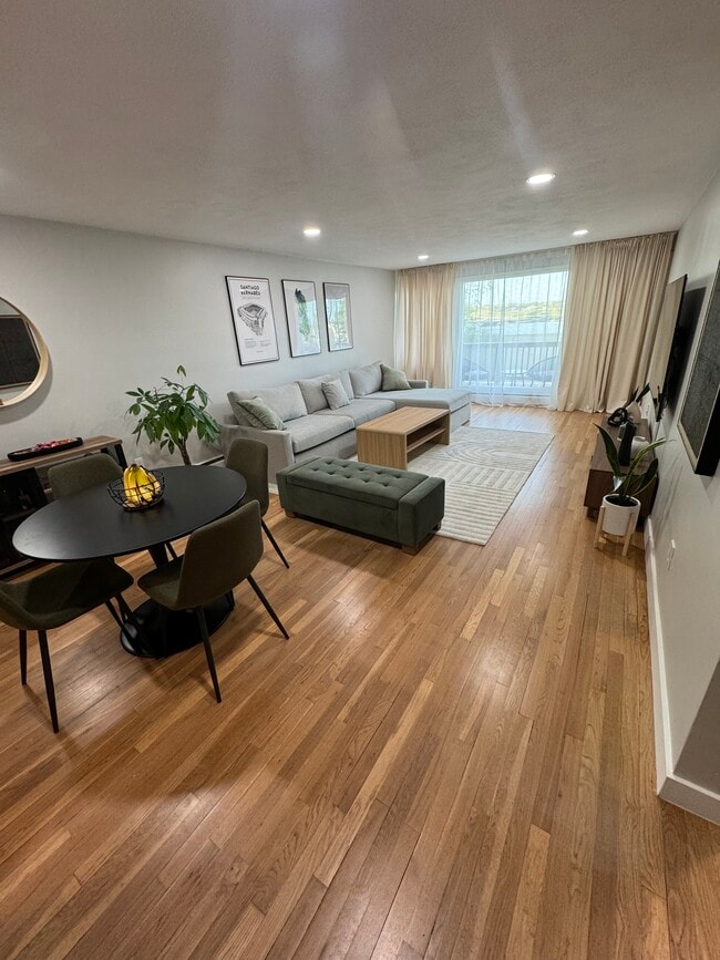 Building Photo - 315 Neponset St