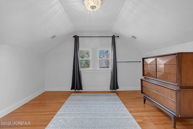 Building Photo - 115 Grassmere Avenue